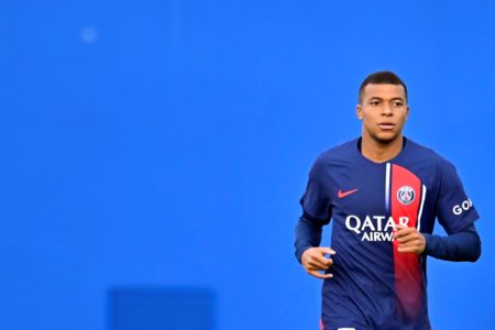 Kylian Mbappé em jogo pelo PSG - Metrópoles