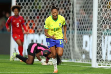 Jogadora Ary Borges chora ao marcar gol pelo Brasil na Copa do Mundo - Metrópoles