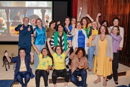 imagem colorida de Lula e ministras acompanhando estreia do Brasil na Copa Feminina - Metrópoles