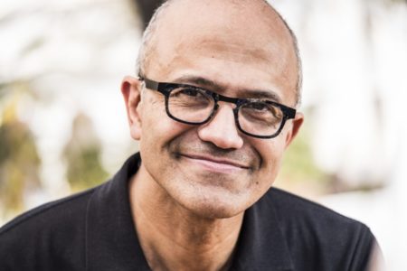 imagem colorida CEO da Microsoft Satya Nadella - Metrópoles