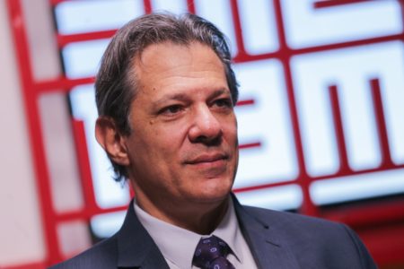 Ministro Fernando Haddad é entrevistado no estúdio Metrópoles