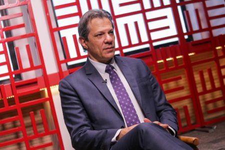 Ministro Fernando Haddad é entrevistado no estúdio Metrópoles