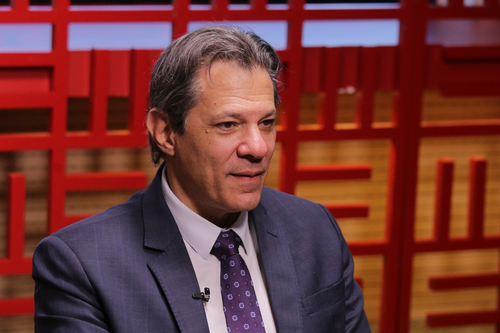 Ministro Fernando Haddad é entrevistado no estúdio Metrópoles