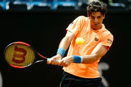 Jogador Thomaz Bellucci em partida de tênis - Metrópoles