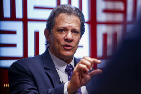 Ministro da Economia, Fernando Haddad, é entrevistado no estúdio do Metrópoles