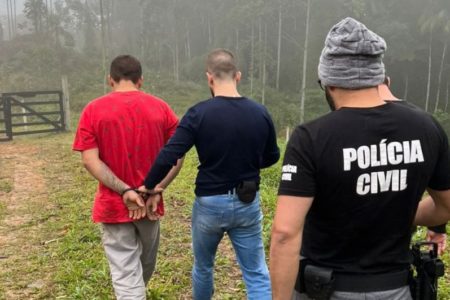 Imagem colorida da prisão de homem suspeito de matar idoso - Metrópoles