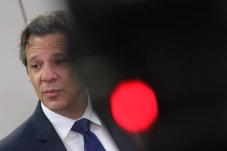 ministro da Fazenda, Fernando Haddad faz uma declaração à imprensa no escritório do Ministério da Fazenda, na Avenida Paulista - metrópoles