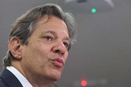 taxa ministro da Fazenda, Fernando Haddad faz uma declaração à imprensa no escritório do Ministério da Fazenda, na Avenida Paulista, região central de São Paulo meta - metrópoles
