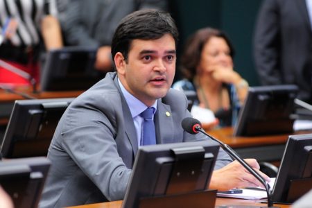 Imagem colorida do deputado Rubens Pereira Jr