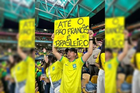 Foto colorida de memes do jogo Brasil e França