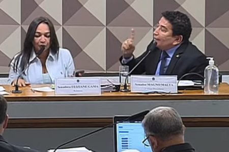 Imagem colorida do senador Magno Malta e Eliziane Gama durante discussão na CPI do 8/1 - Metrópoles