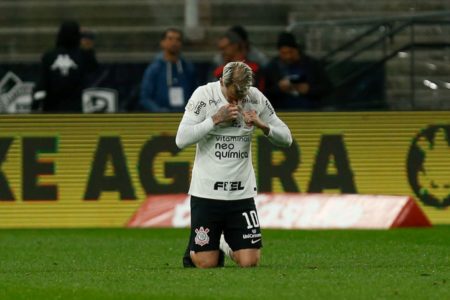 Roger Guedes quebra recorde e comemora gol em vitória do Corinthians sobre o Vasco - Metrópoles