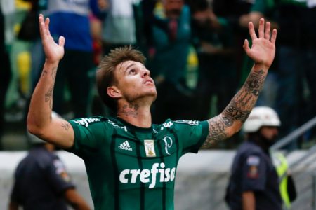 Róger Guedes comemora gol com Palmeiras - Metrópoles