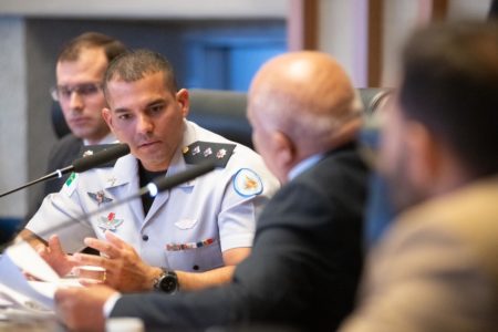 Foto de Flávio Silvestre Alencar, Major da Polícia Militar do Distrito Federal, em CPI na Câmara Legislativa