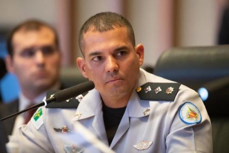Foto de Flávio Silvestre Alencar, Major da Polícia Militar do Distrito Federal, em CPI na Câmara Legislativa