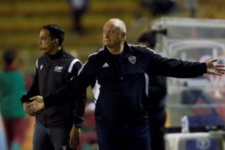 Felipão à beira campo do Atlético-MG - Metrópoles