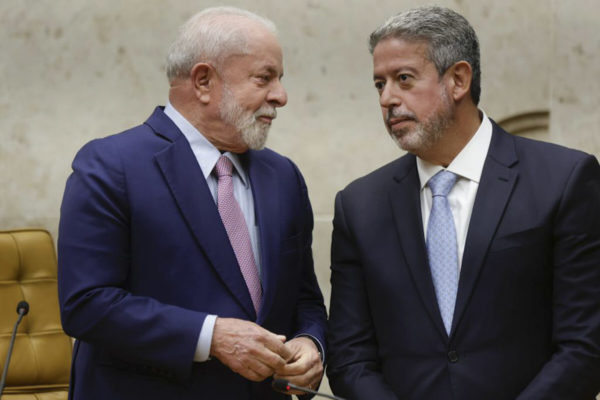 Presidente Lula e Arthur LIra durante posse do ministro do STF Cristiano Zanin - Metrópoles 1