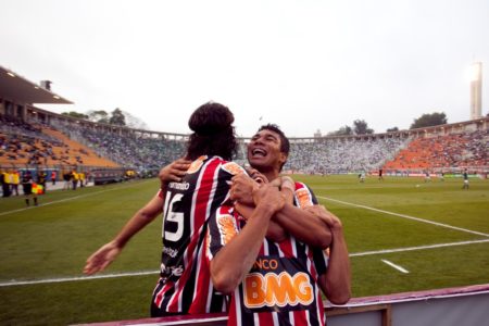 Fernandão e Casemiro comemorando gol pelo São Paulo - Metrópoles