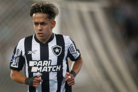 Segovia em ação pelo Botafogo - Metrópoles