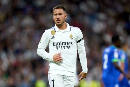 Eden Hazard com a blusa do Real Madrid - Metrópoles