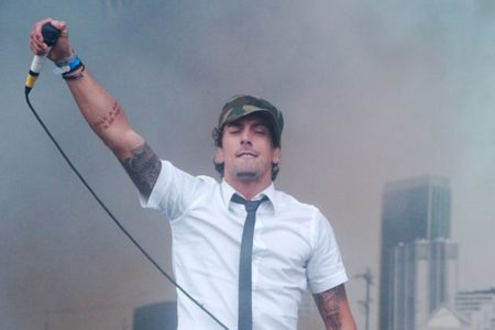 Ian Watkins, vocalista do Lostprophets, em show - Metrópoles