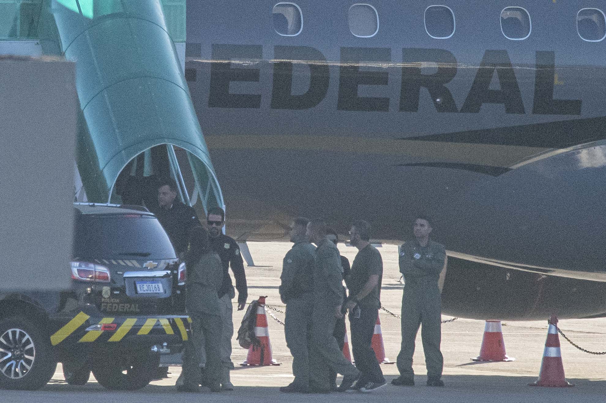 Silvinei Vasques, chega a Brasília em aeronave da PF - Metrópoles