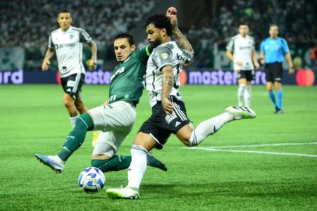 Jogadores de Palmeiras e Atlético-MG em jogo da Libertadores - Metrópoles