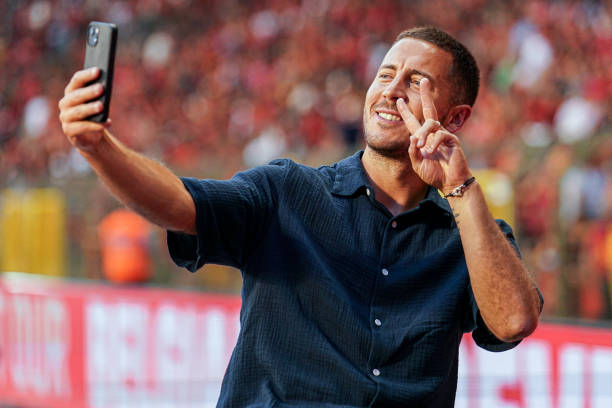 Hazard, ex-Real Madrid, fazendo selfie