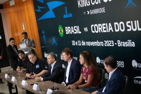 Coletiva de imprensa para anunciar partida entre Time