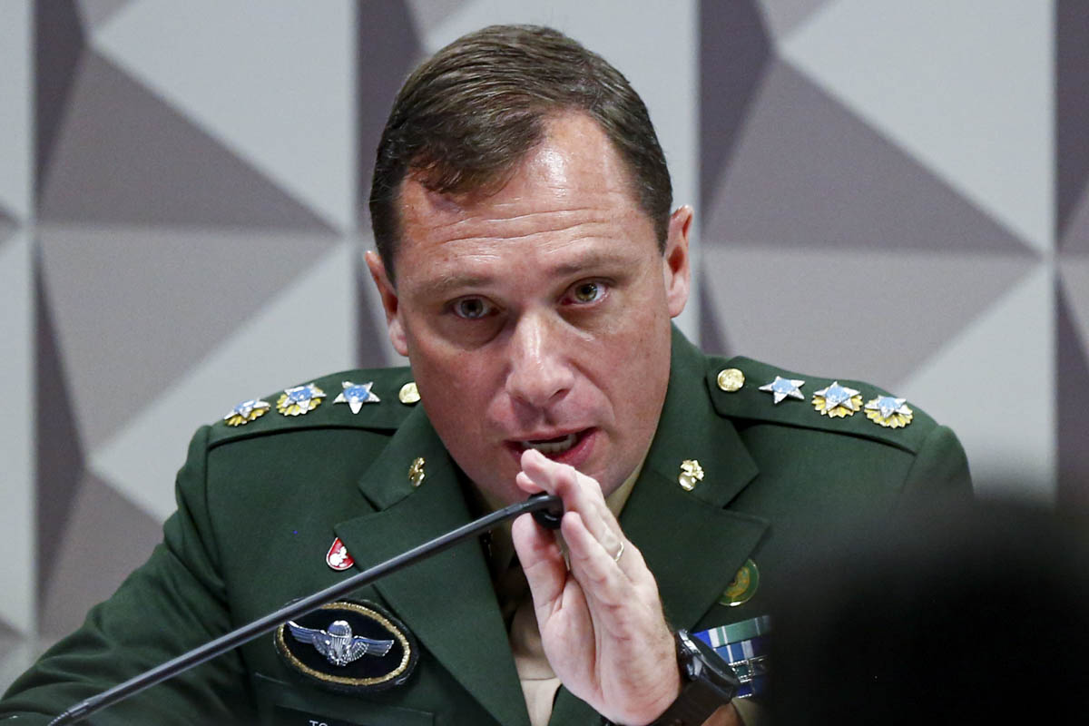 advogado Indiciados Tenente-coronel do Exército Brasileiro, Mauro Cid, ex-ajudante de ordens de Bolsonaro, fica em silêncio durante sessão da CPMI do 8 de Janeiro
