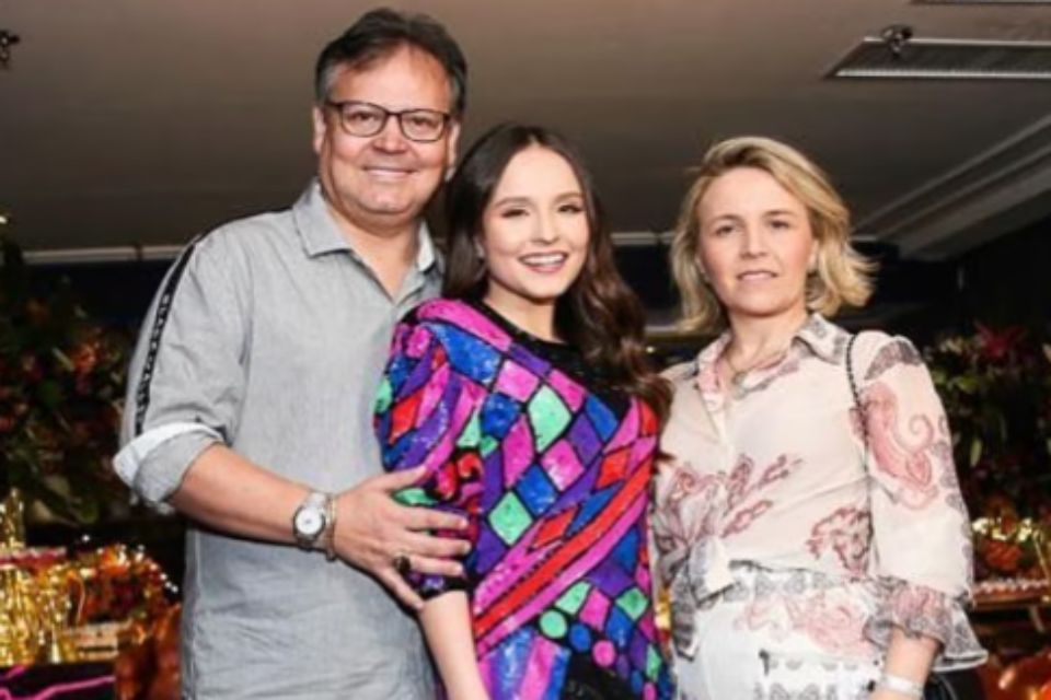 larissa manoela com os pais - Metrópoles