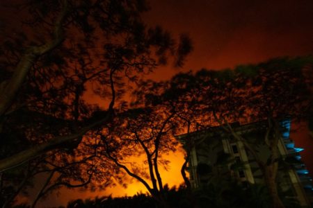 Imagem colorida mostra cenas de incêndios o Havaí - Metrópoles