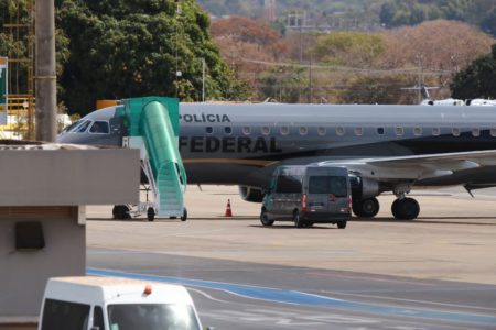 Imagem mostra avião em que Hacker Walter Delgatti chega a Brasília para depor na PF - Metrópoles