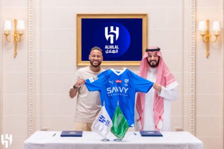 Neymar em apresentação oficial ao Al Hilal- Metrópoles