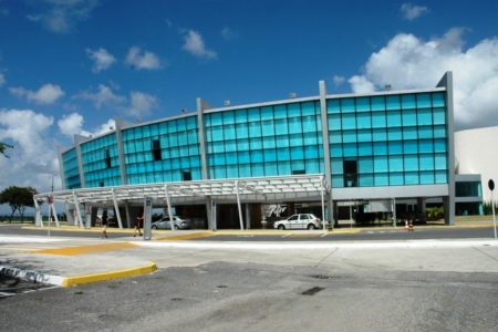 Fotografia colorida do Aeroporto Castro Pinto em João Pessoa