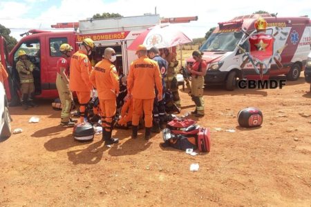 Bombeiros e viaturas - Metrópoles