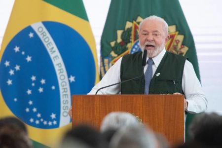 Lula discursa