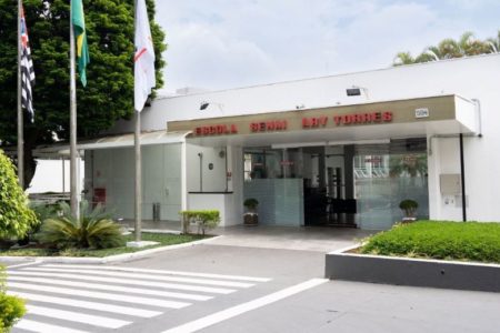 Imagem colorida mostra fachada do Senai Ary Torres em Santo Amaro, São Paulo - Metrópoles