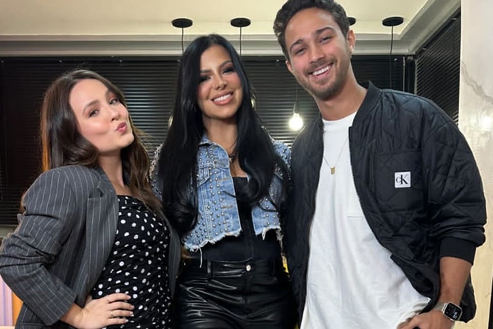 Evelyn Regly, Larissa Manoela e André Luiz Frambach - Metrópoles