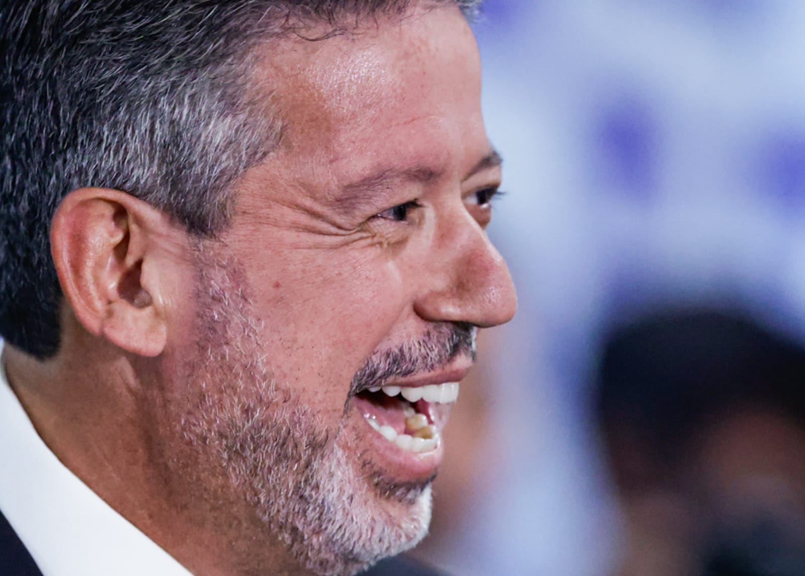 Arthur Lira (PP-AL), presidente da Câmara dos Deputados, sorri durante coletiva - Metrópoles