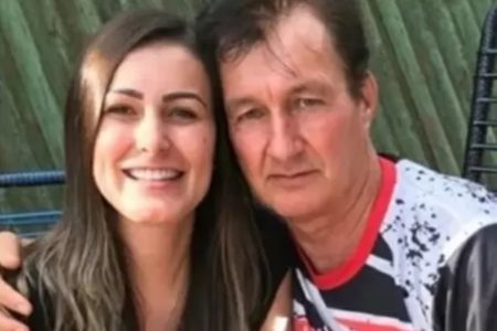 Foto colorida de Andressa Urach e seu pai, Carlos Alberto Urach - Metrópoles