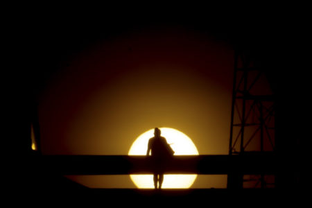 Por do sol atrás da torre de Tv em Brasília