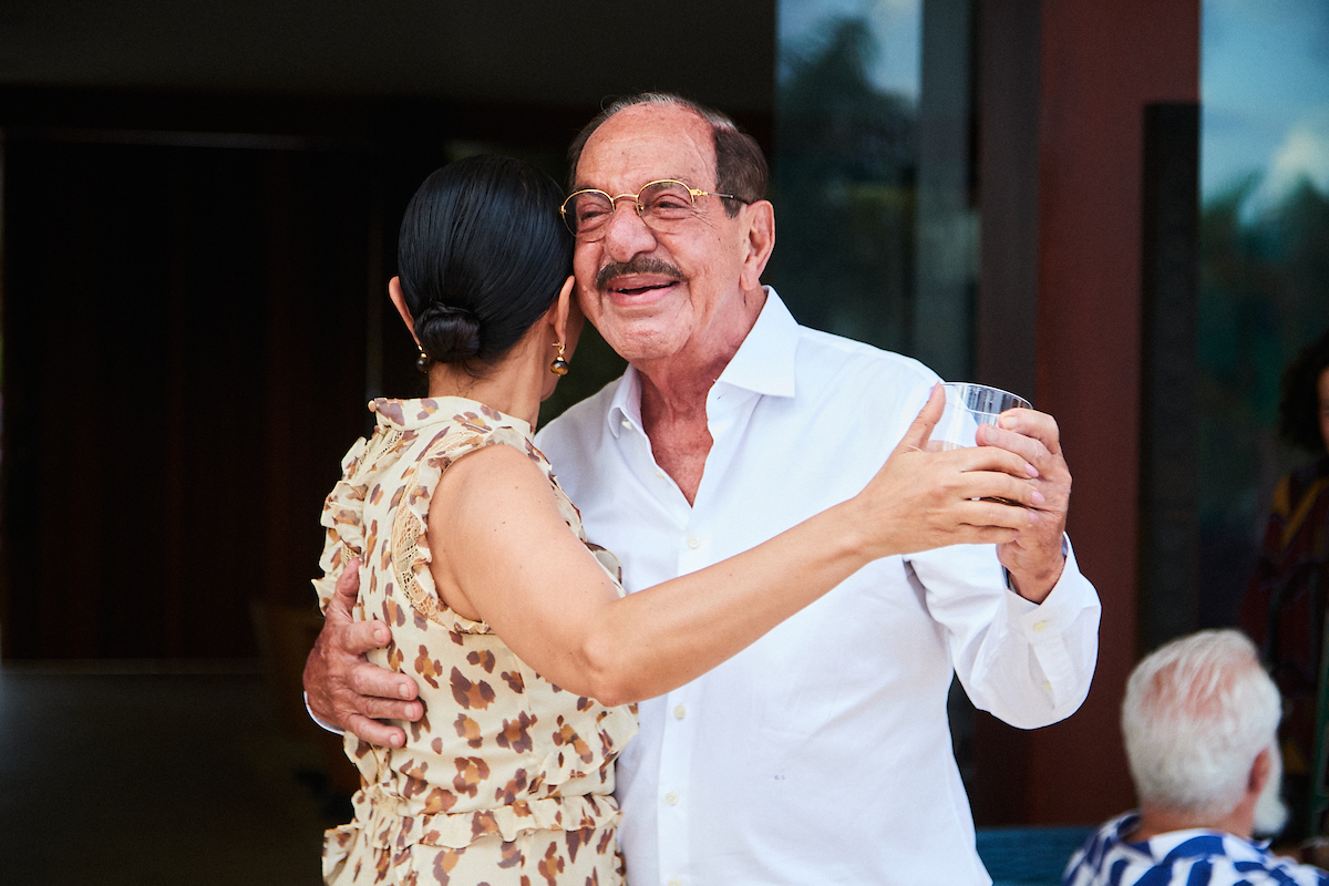 Claudia Meireles dançando com Gilberto