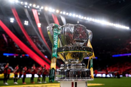 imagem colorida do troféu da Copa do Brasil- Metrópoles