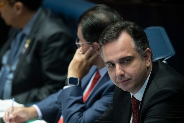 Rodrigo Pacheco no Senado em reunião com governadores sobre reforma tributária - Metrópoles