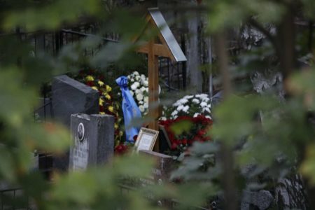 Fotografia colorida de cerimônia de sepultamento de líder do grupo Wagner, Yevgeny Prigozhin