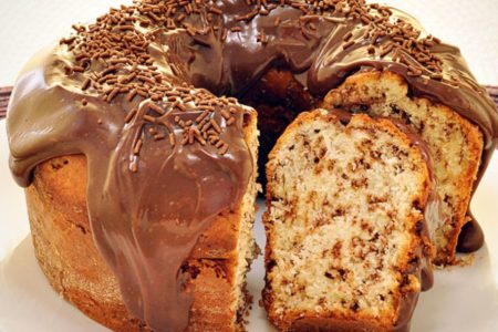 bolo de formigueiro com cobertura de chocolate - Metrópoles