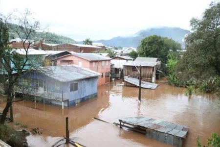 Imagem colorida da enchente que atingiu a cidade de Muçum, no Rio Grande do Sul (RS) - Metrópoles