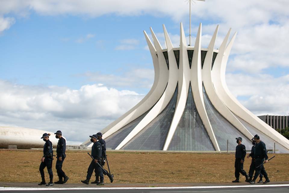 PMs e Catedral - Metrópoles