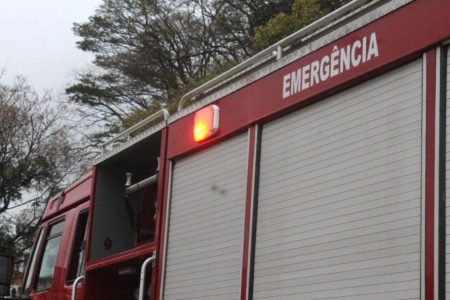 Imagem colorida de Caminhão dos Bombeiros - Metrópoles